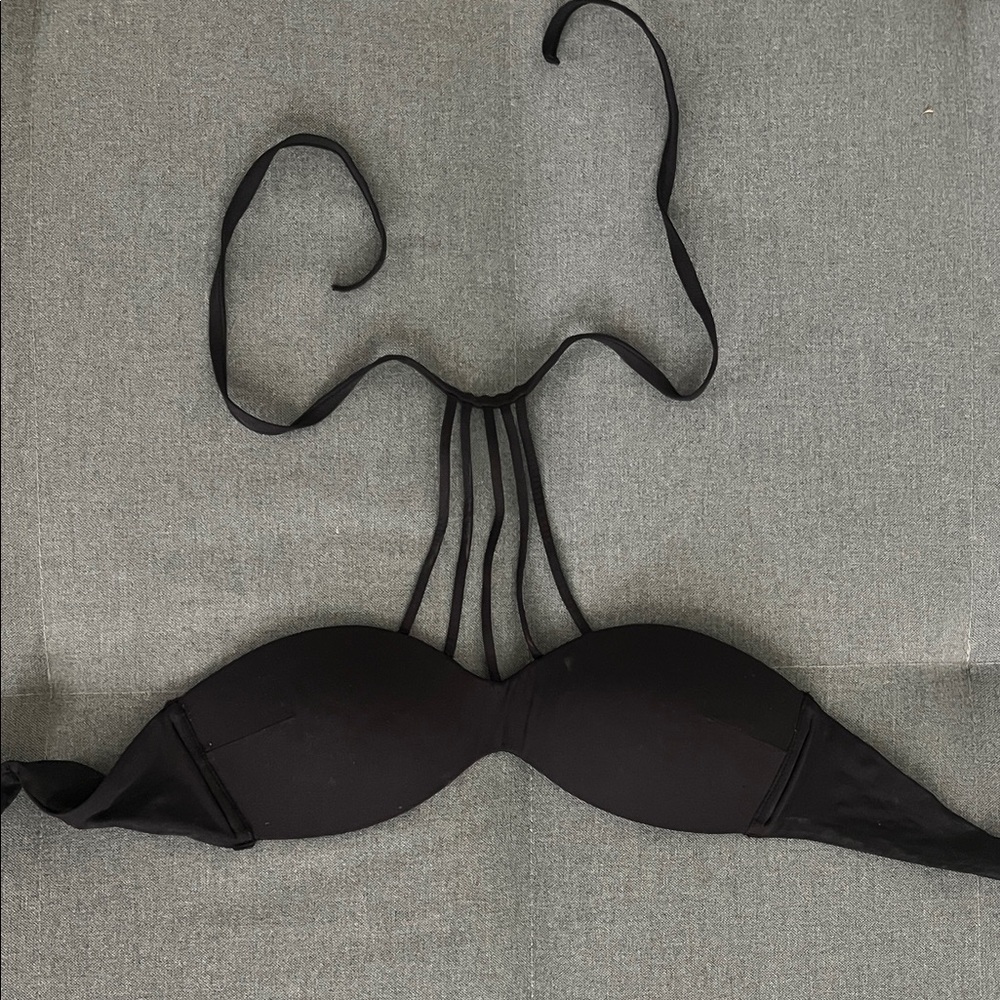 Elegant Black Bikini Top from Calzedonia